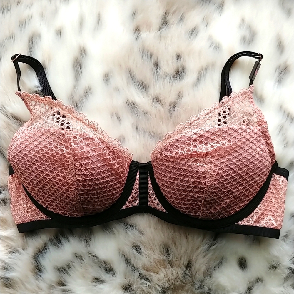 VS Very Sexy Plunge Push-Up